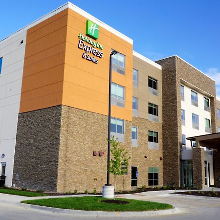 Holiday Inn Express & Suites Omaha - Millard Area By Ihg Bagian luar foto