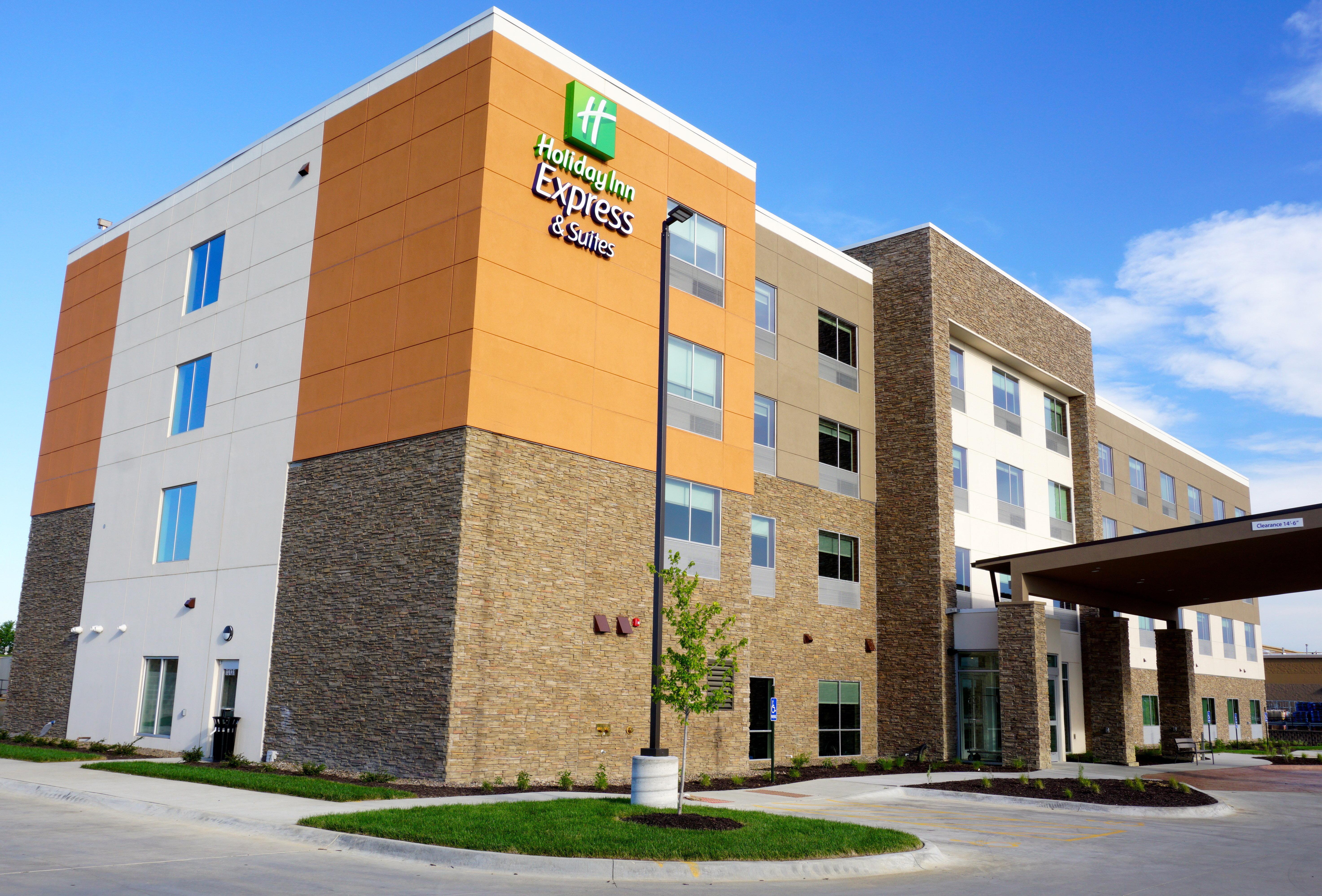 Holiday Inn Express & Suites Omaha - Millard Area By Ihg Bagian luar foto