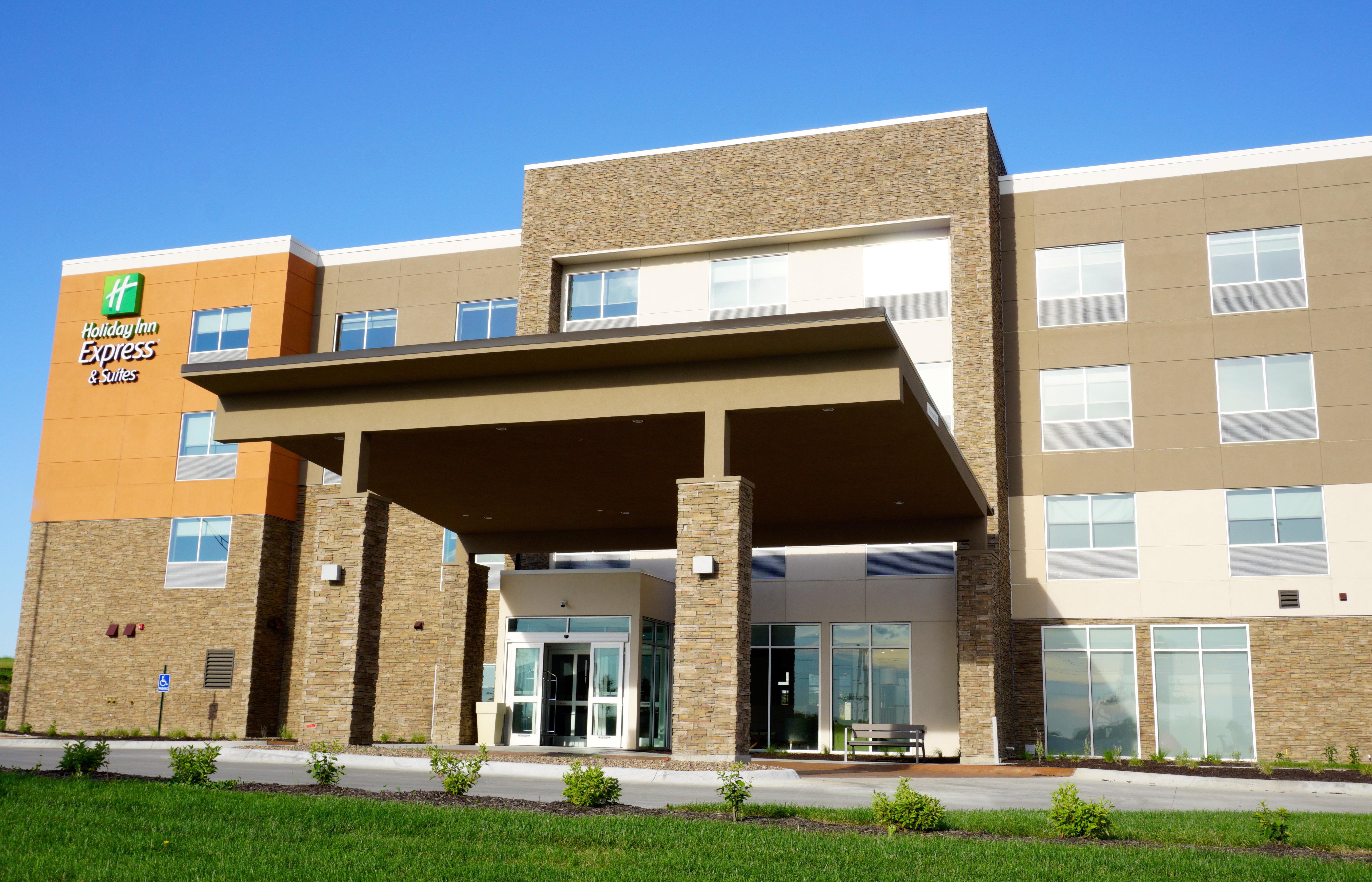 Holiday Inn Express & Suites Omaha - Millard Area By Ihg Bagian luar foto