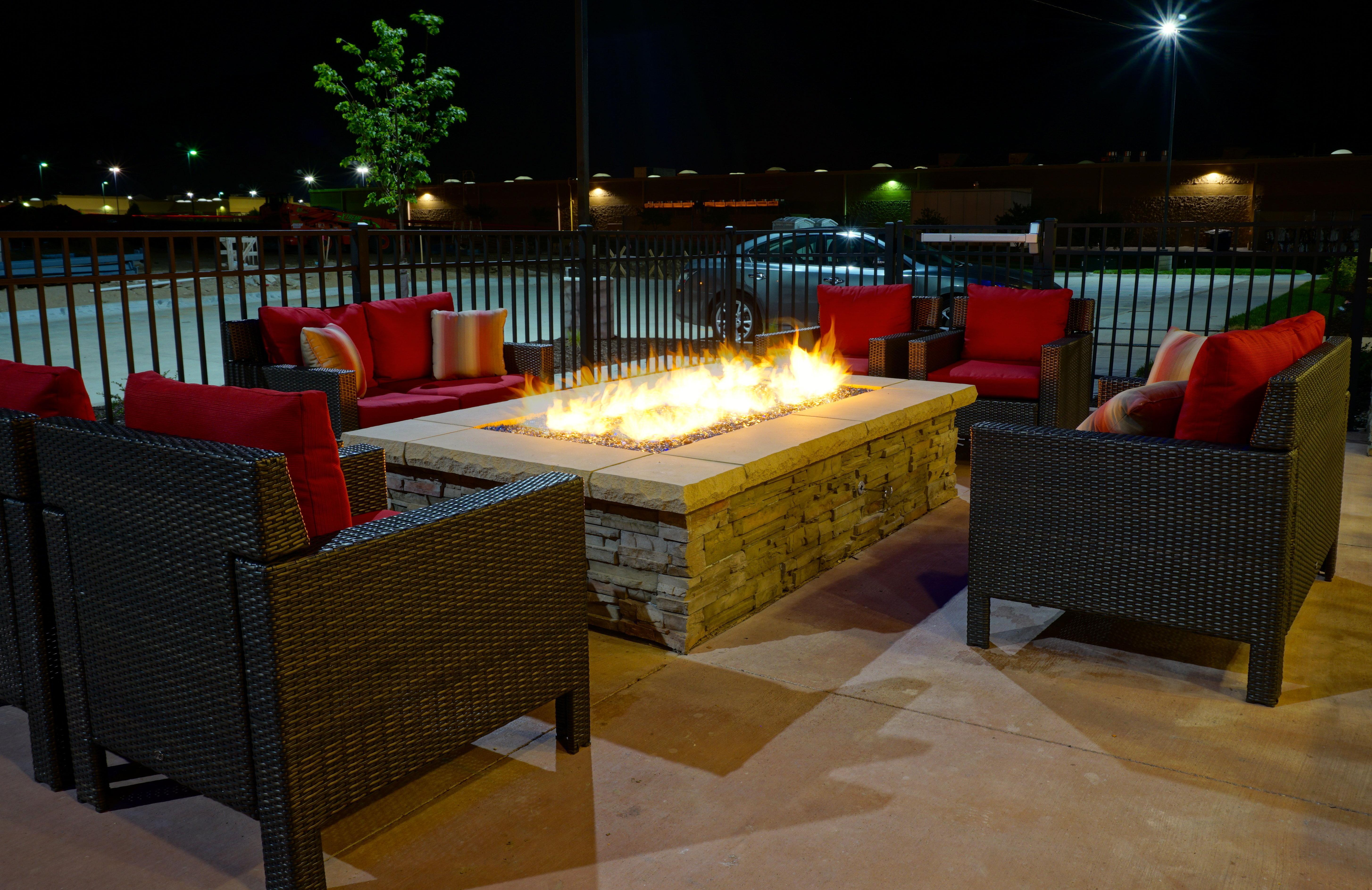 Holiday Inn Express & Suites Omaha - Millard Area By Ihg Bagian luar foto
