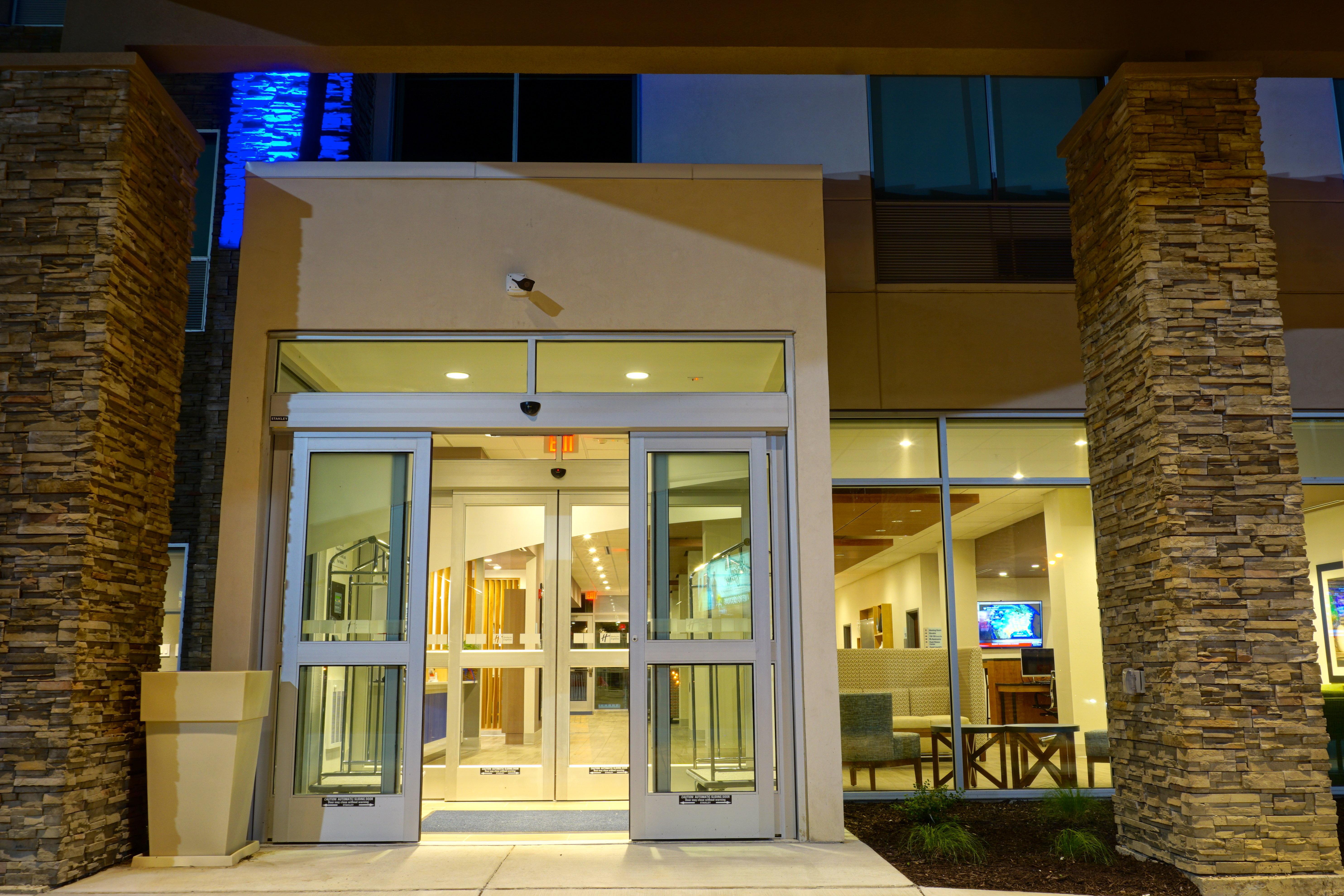 Holiday Inn Express & Suites Omaha - Millard Area By Ihg Bagian luar foto