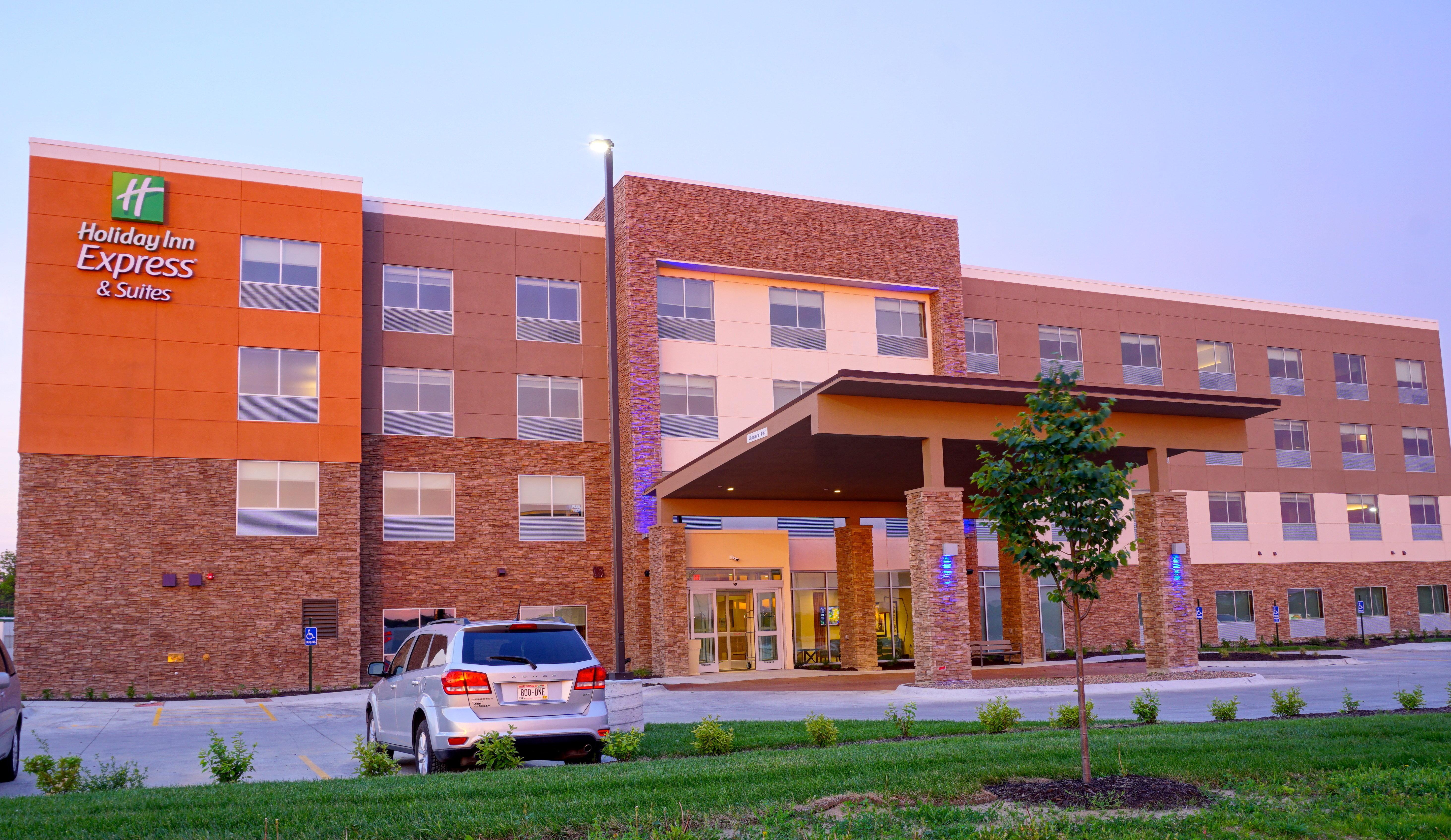 Holiday Inn Express & Suites Omaha - Millard Area By Ihg Bagian luar foto