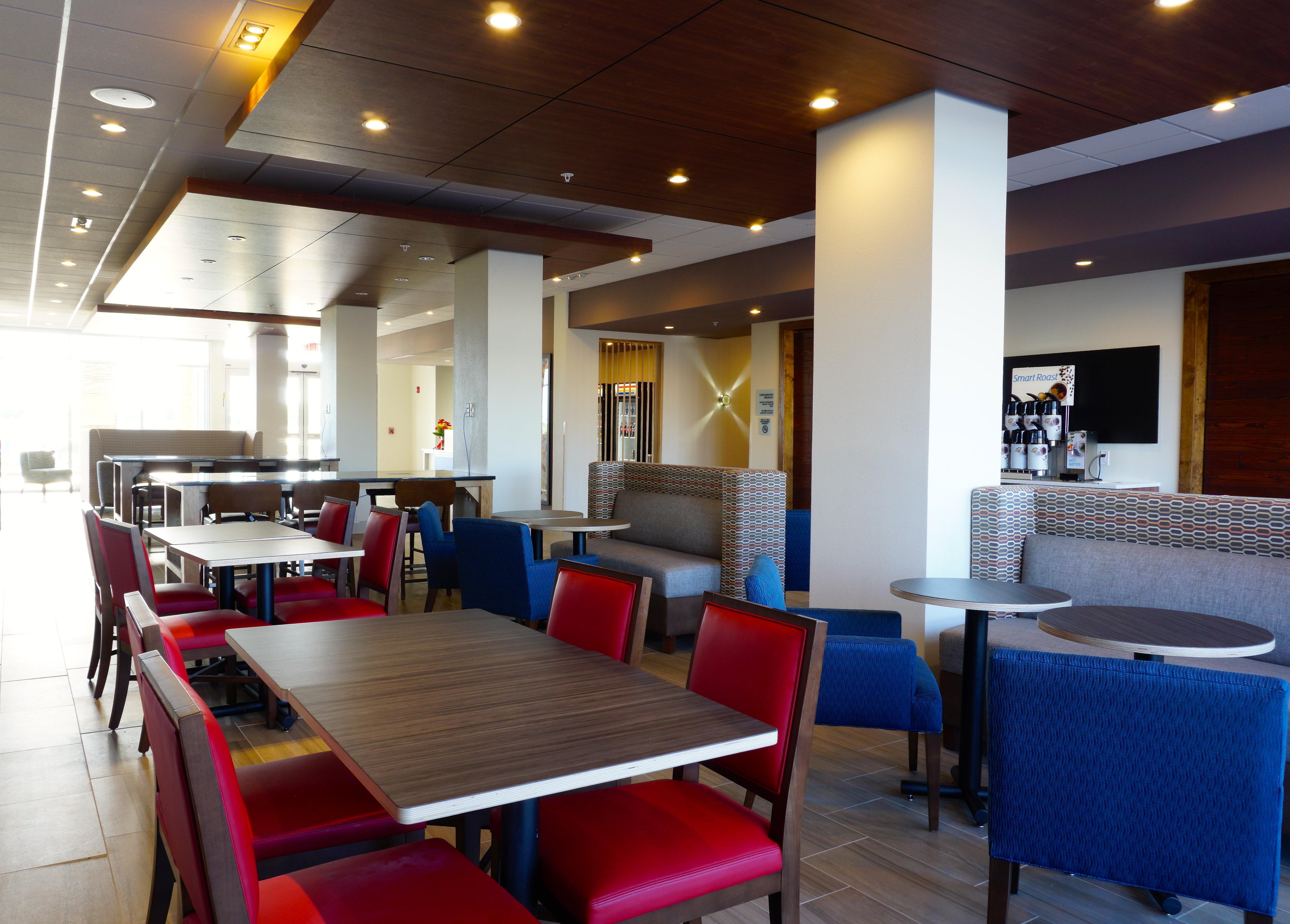 Holiday Inn Express & Suites Omaha - Millard Area By Ihg Bagian luar foto