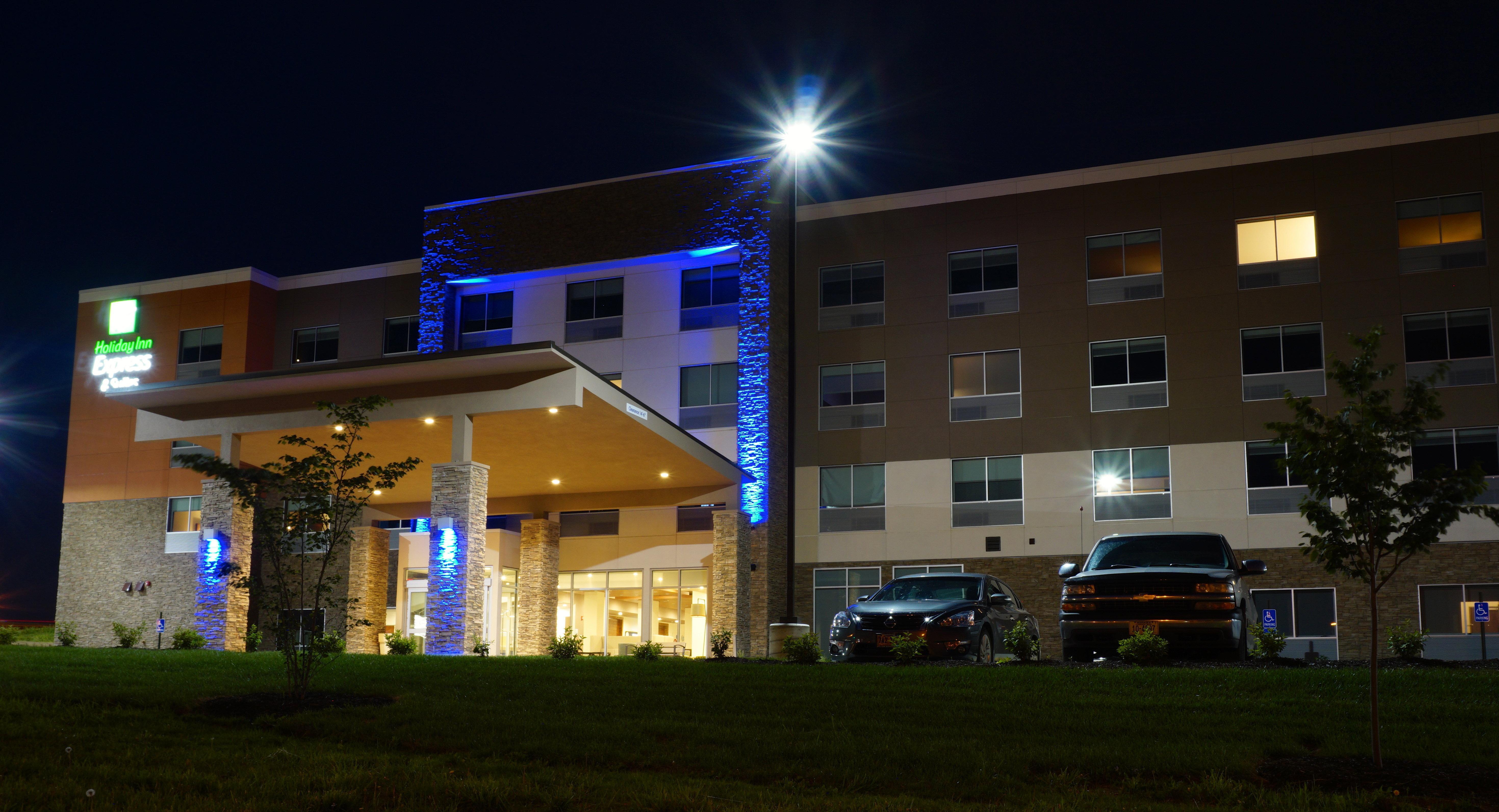 Holiday Inn Express & Suites Omaha - Millard Area By Ihg Bagian luar foto