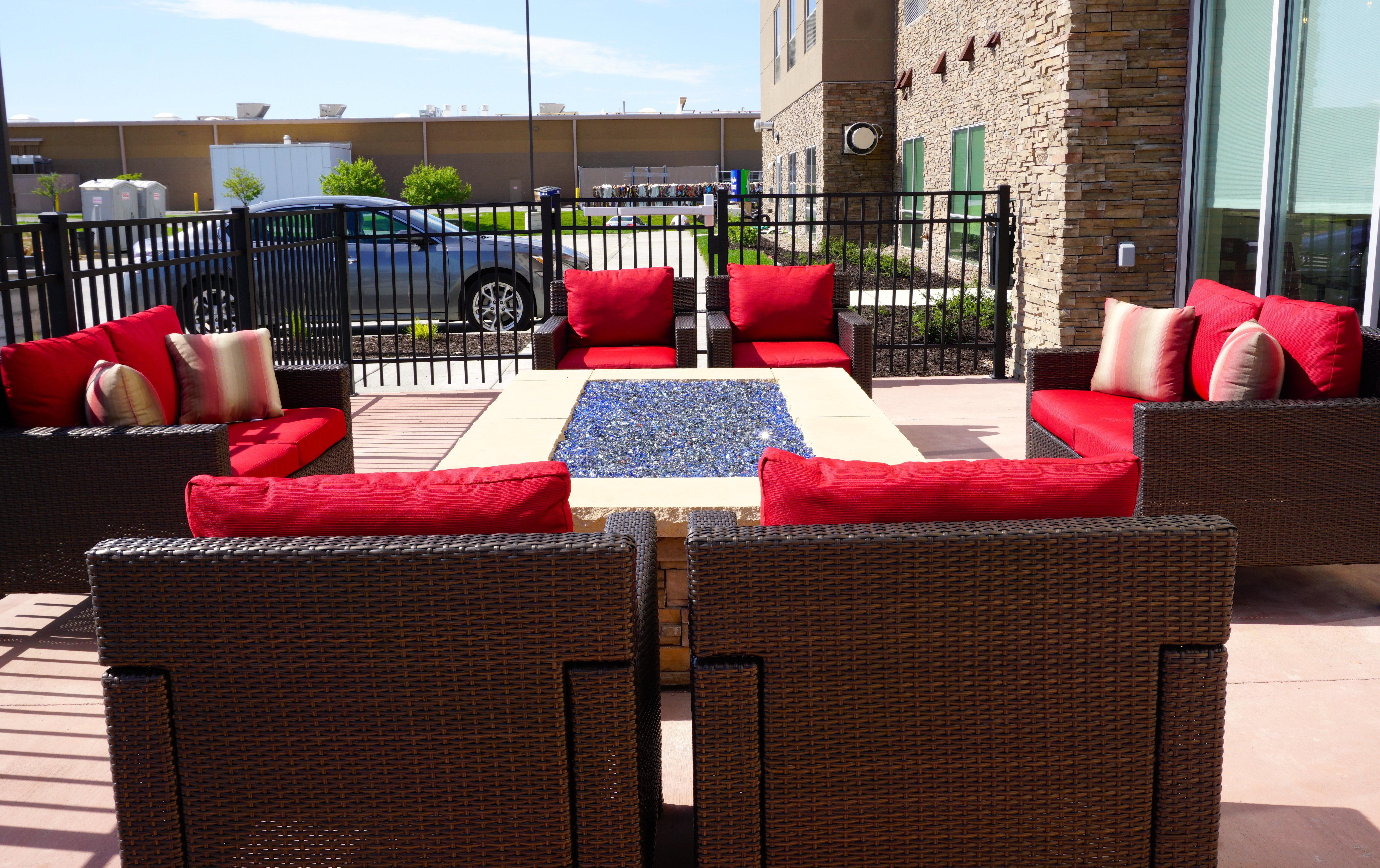 Holiday Inn Express & Suites Omaha - Millard Area By Ihg Bagian luar foto