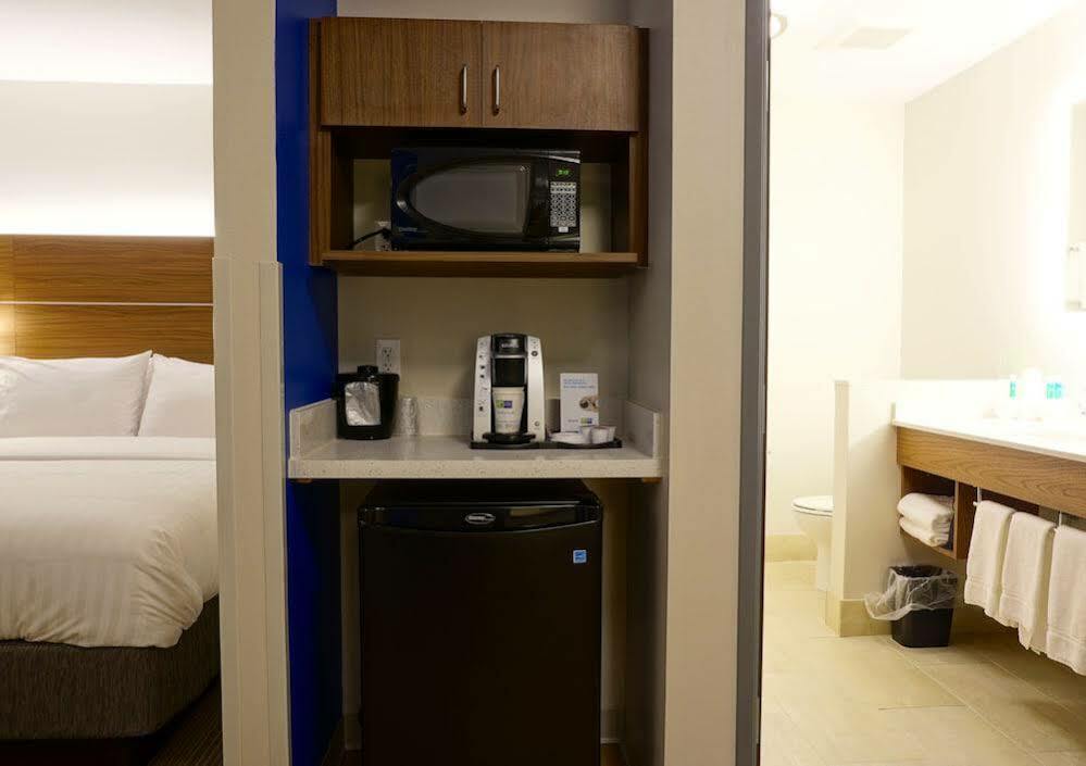 Holiday Inn Express & Suites Omaha - Millard Area By Ihg Bagian luar foto